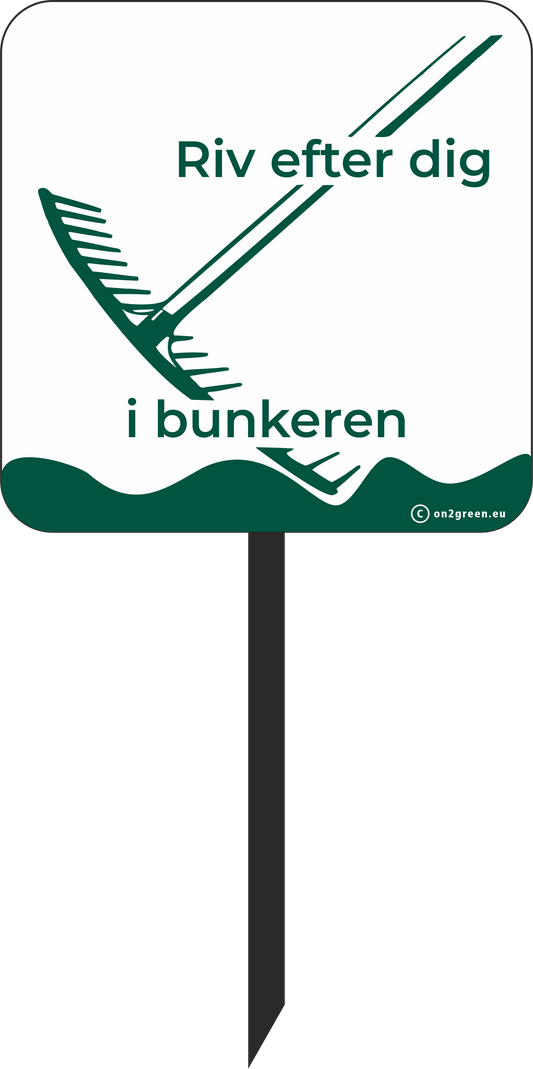 Golf sign: Please rake the bunker